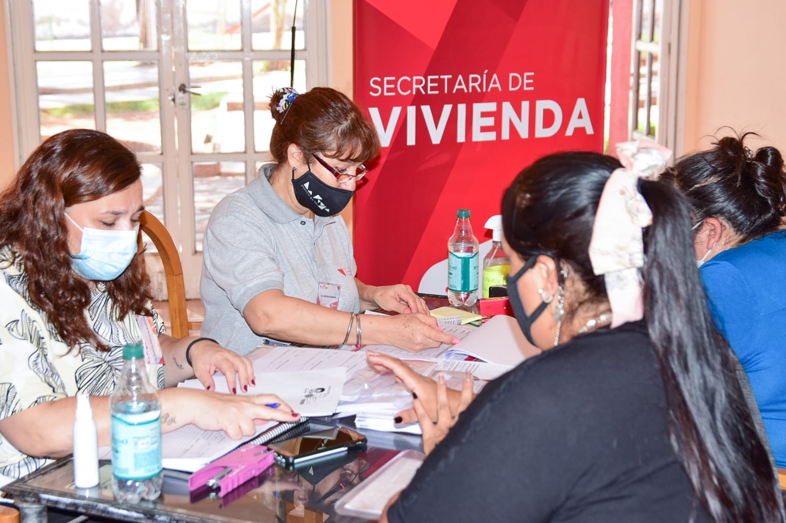 El Ministerio de Vivienda afianza su vínculo con familias del interior
